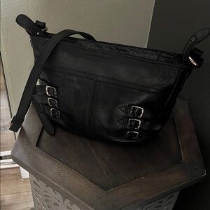 🛑 1 hour sale. Frye, Black Leather Crossbody Bag w/ Buckle Details, lovely